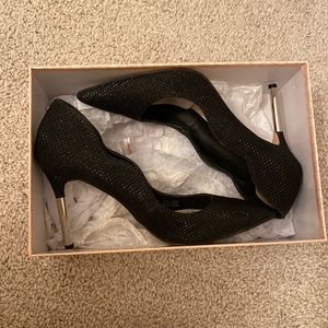 Jewel badgley mischka black shimmer heels